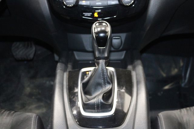 Used 2020 Nissan Rogue SV FWD image 36