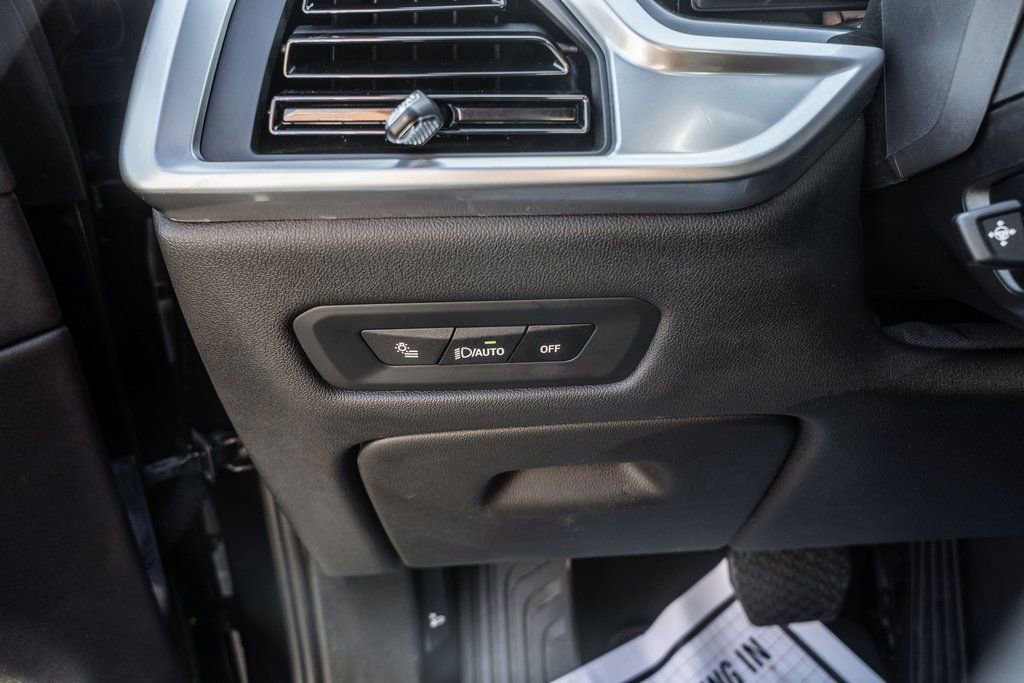 Used 2024 BMW X5 xDrive40i w/ Premium Essential Package image 17