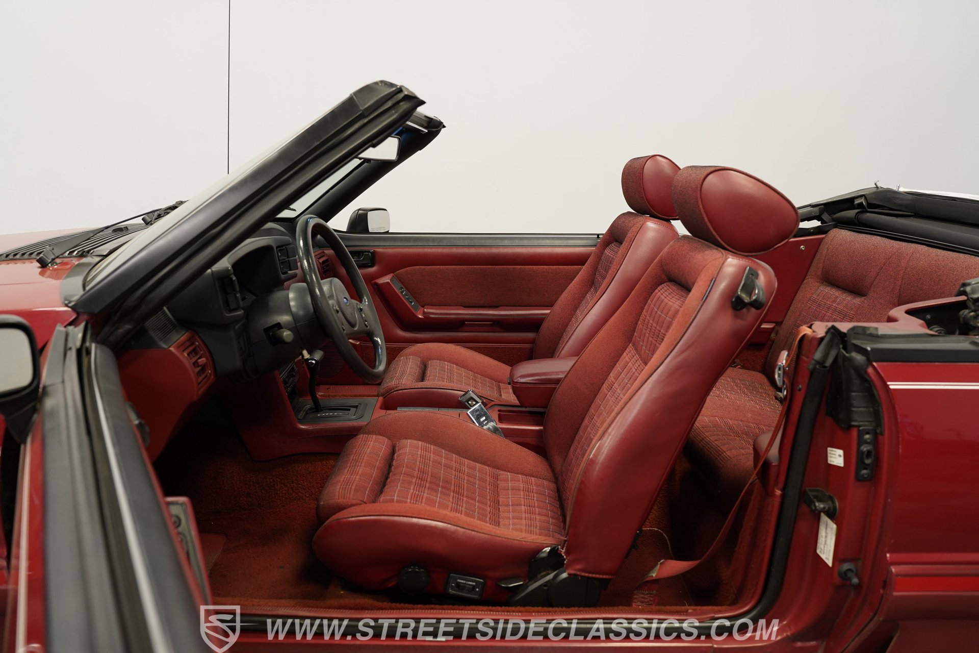 Used 1988 Ford Mustang GT RWD image 3