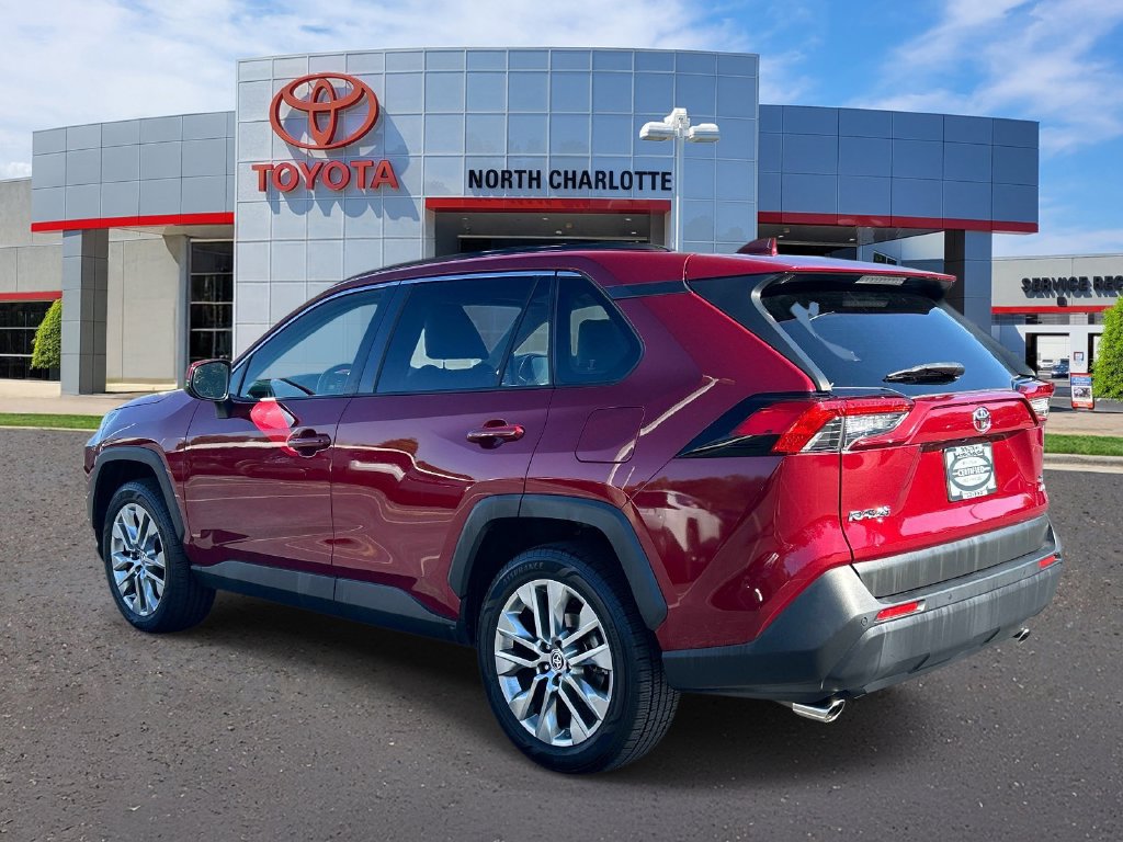 Used 2022 Toyota RAV4 XLE Premium AWD/4WD image 6