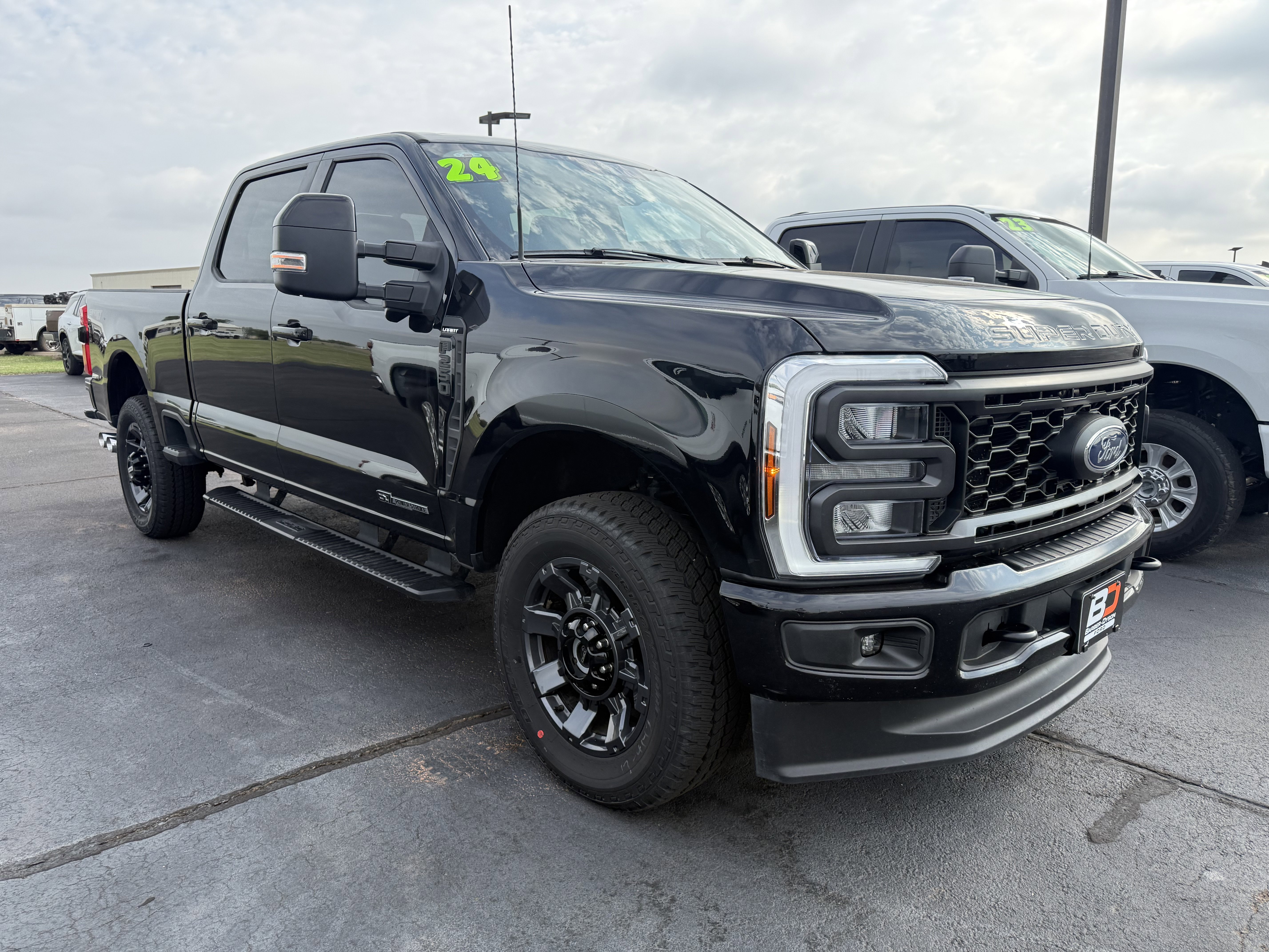 Used 2024 Ford F250 Lariat w/ Sport Appearance Package AWD/4WD image 2
