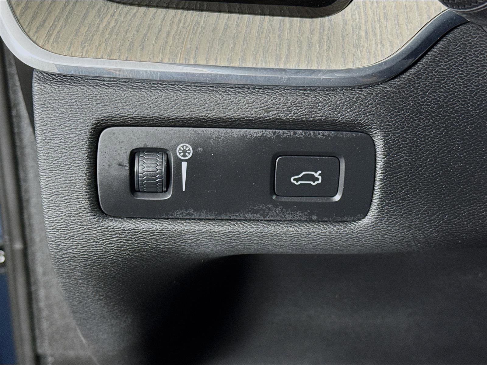 Used 2019 Volvo XC60 T5 Inscription image 11