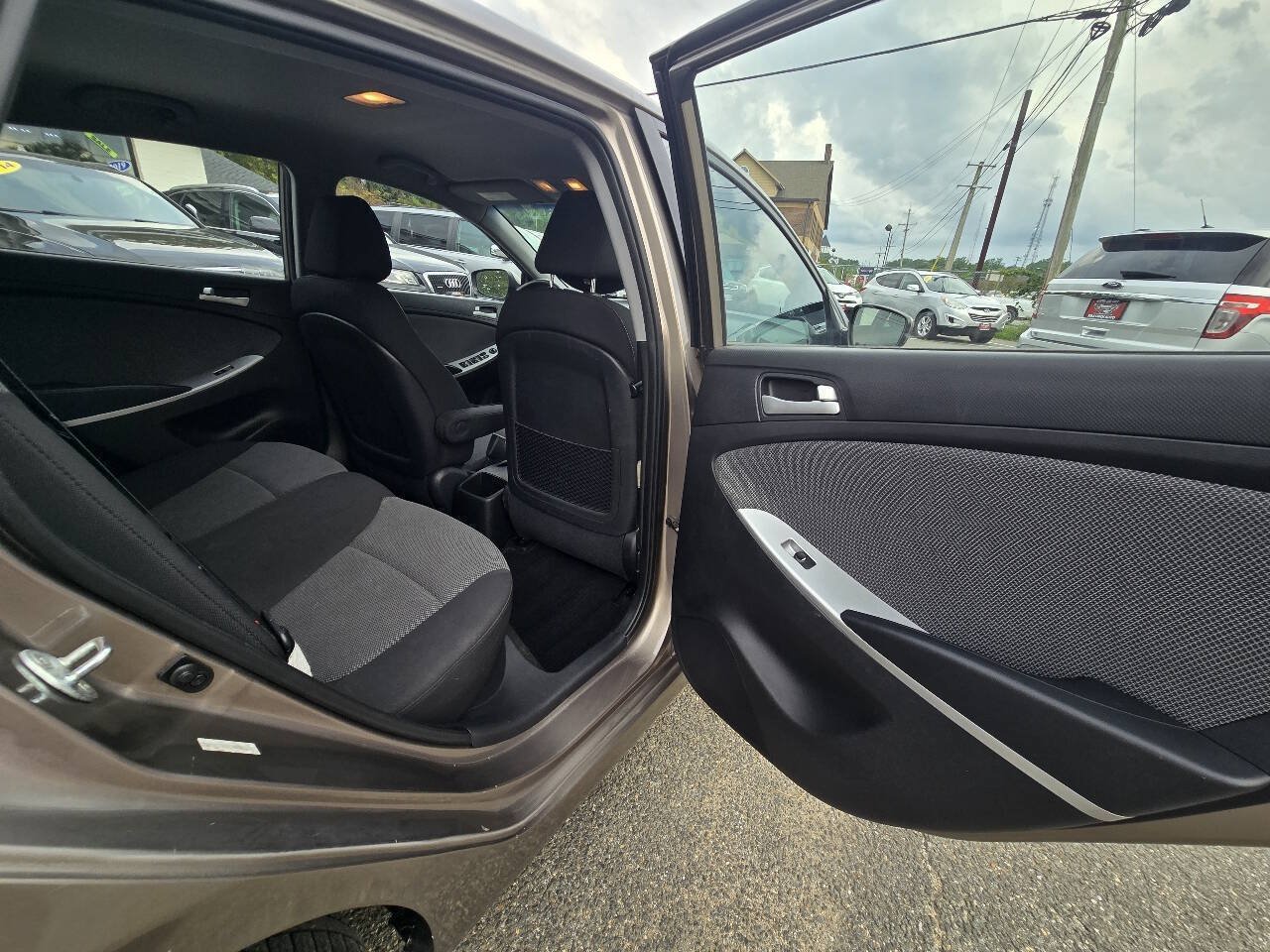 Used 2013 Hyundai Accent GS FWD image 33