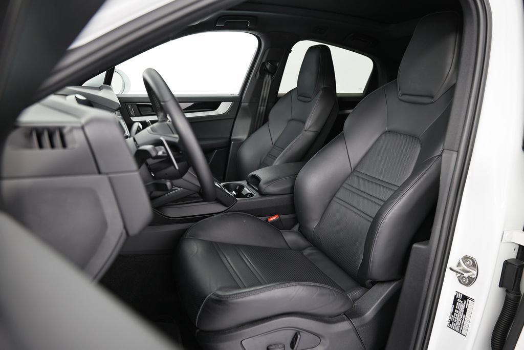 Used 2024 Porsche Cayenne Coupe AWD/4WD image 5