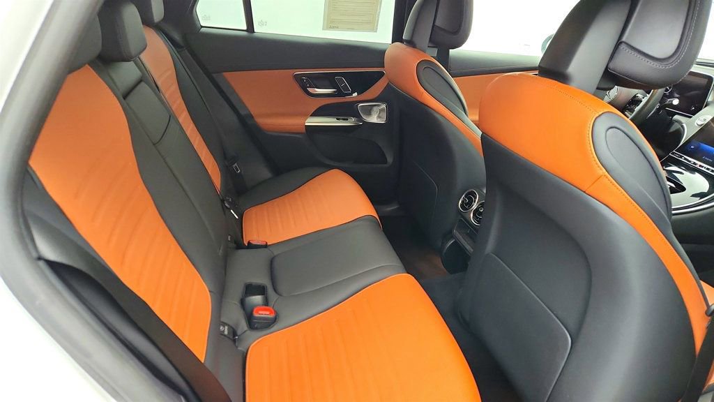 Used 2024 Mercedes-Benz GLC 300 4MATIC image 23