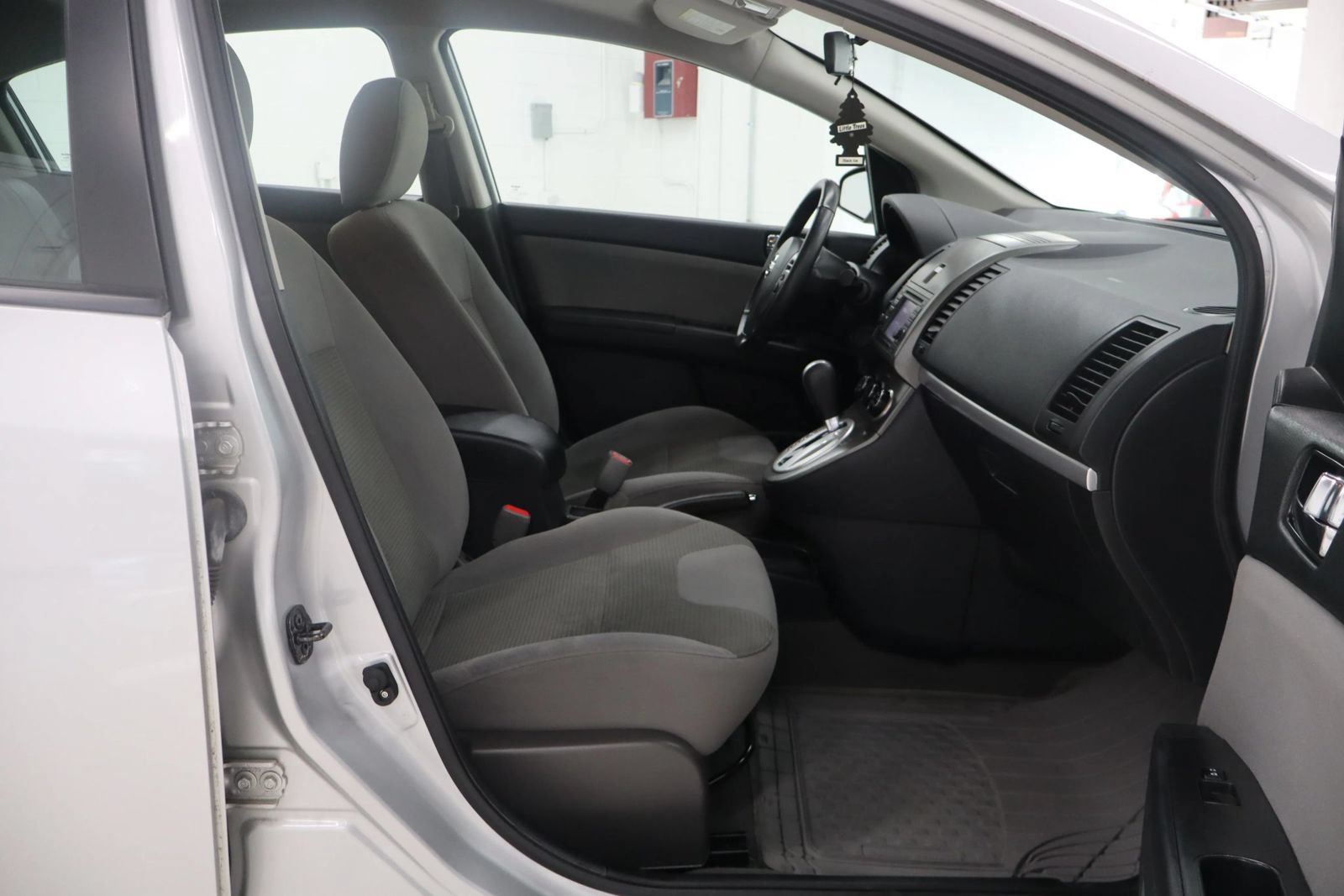 Used 2012 Nissan Sentra 2.0 SR w/ Special Edition Pkg FWD image 20