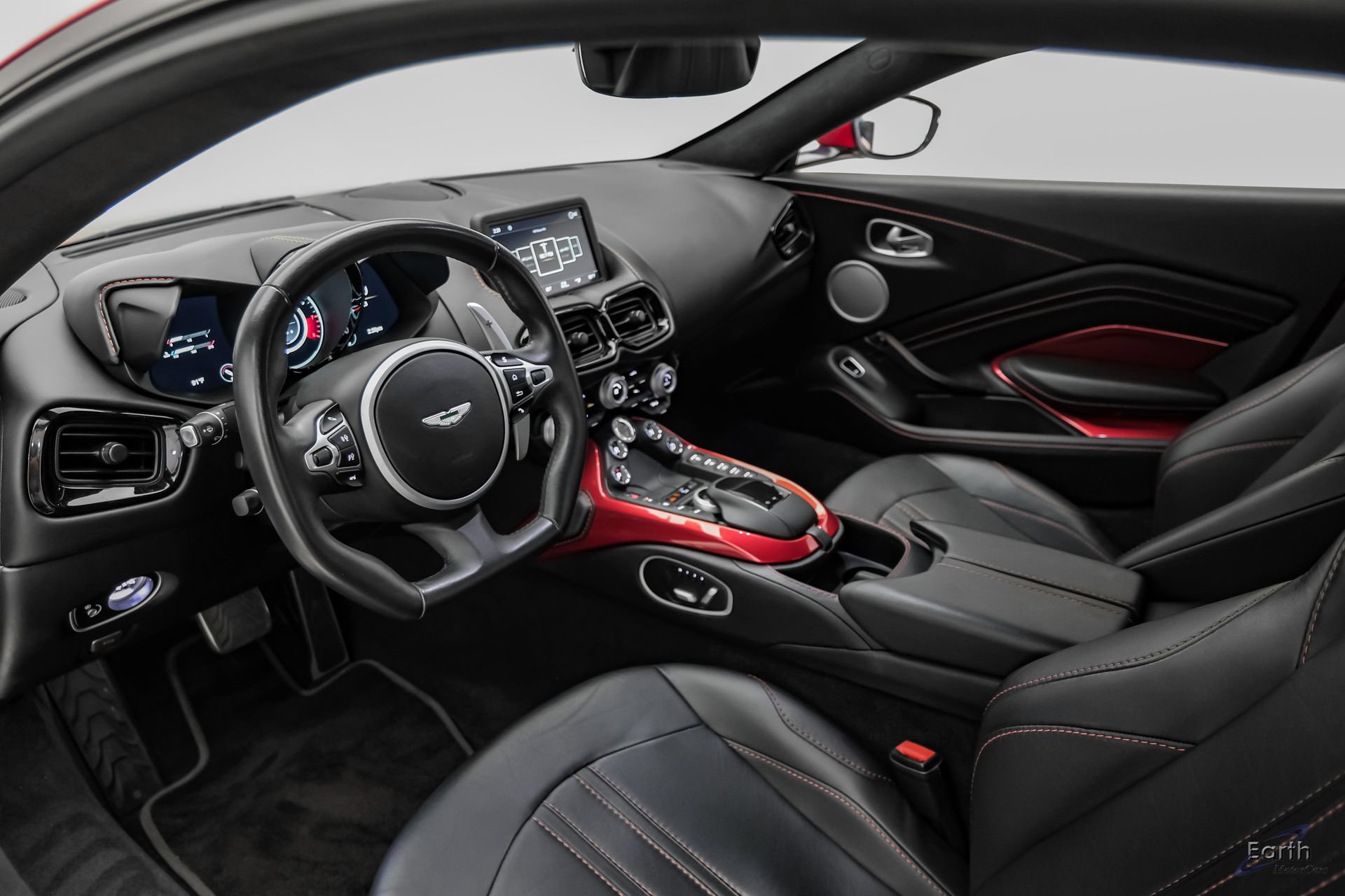 Used 2019 Aston Martin V8 Vantage Coupe RWD image 3