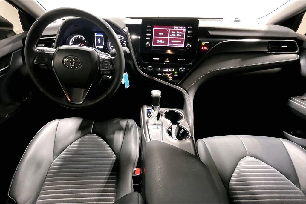 Used 2024 Toyota Camry SE image 18