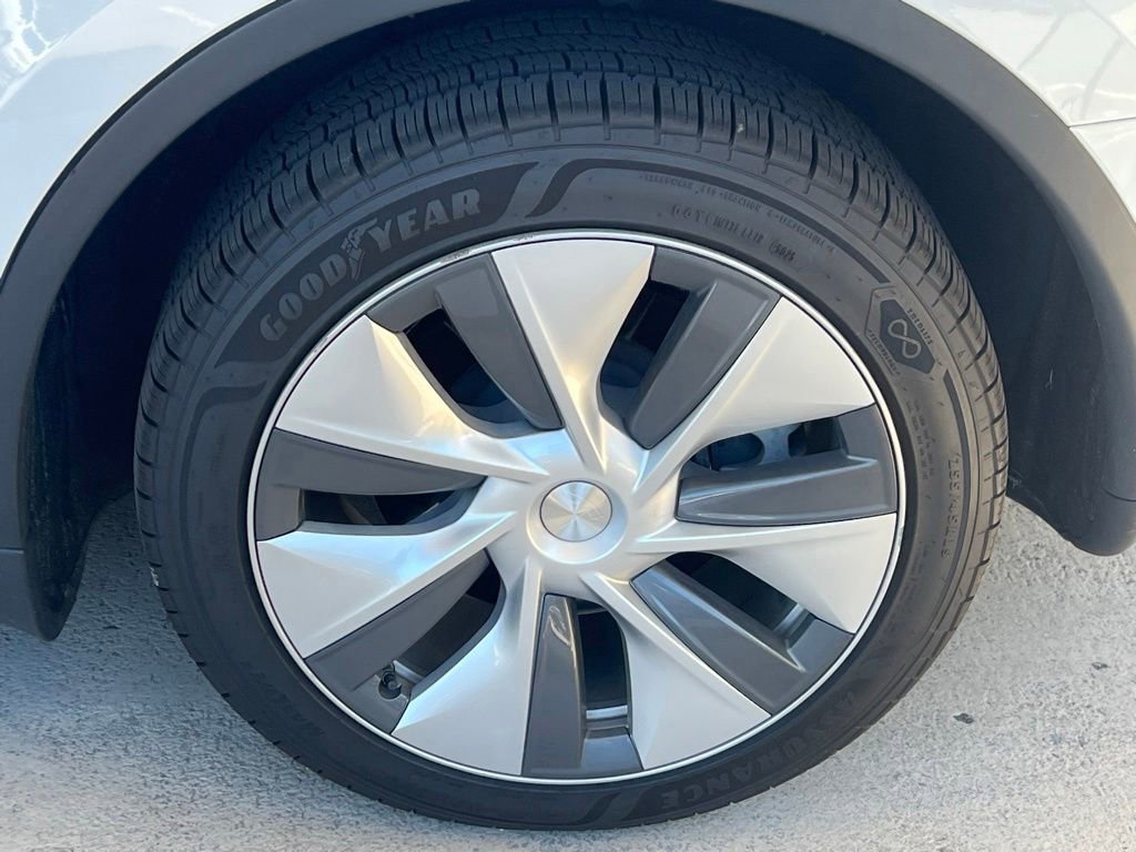 Used 2023 Tesla Model Y Long Range AWD/4WD image 22