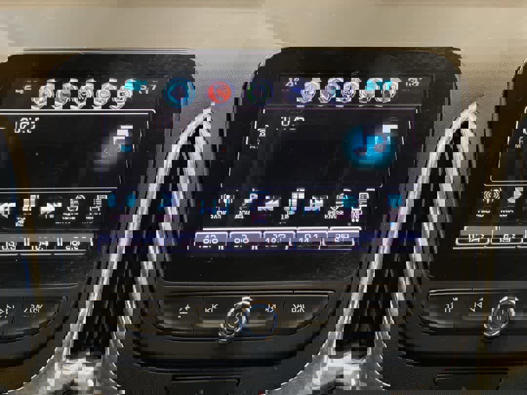 Used 2018 Chevrolet Equinox Premier image 19