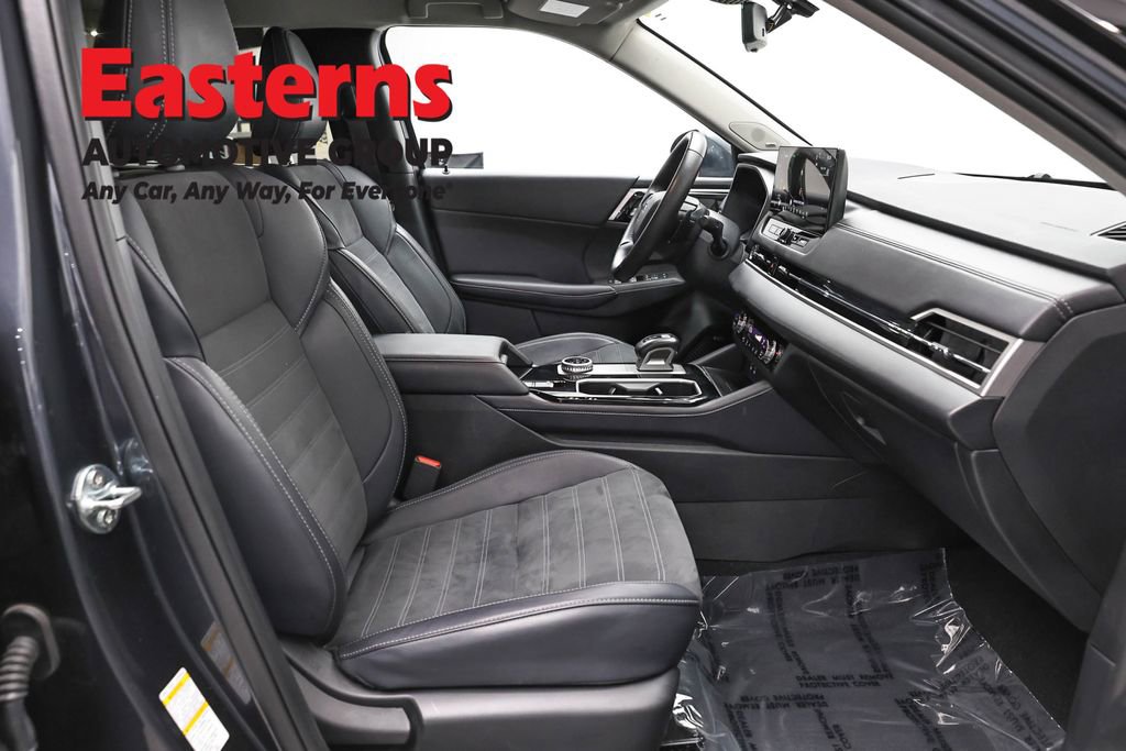 Used 2025 Mitsubishi Outlander SE FWD image 24