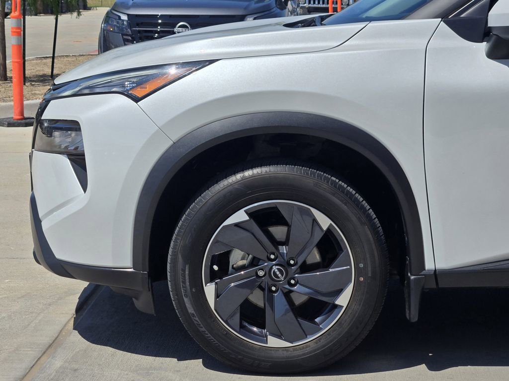 Used 2024 Nissan Rogue SV w/ SV Premium Package FWD image 7