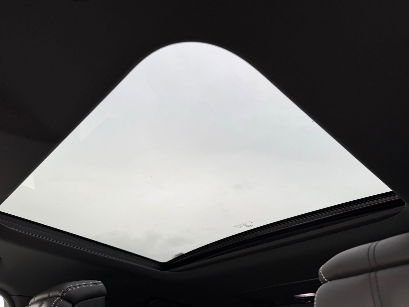 Used 2023 Land Rover Discovery Metropolitan Edition image 23