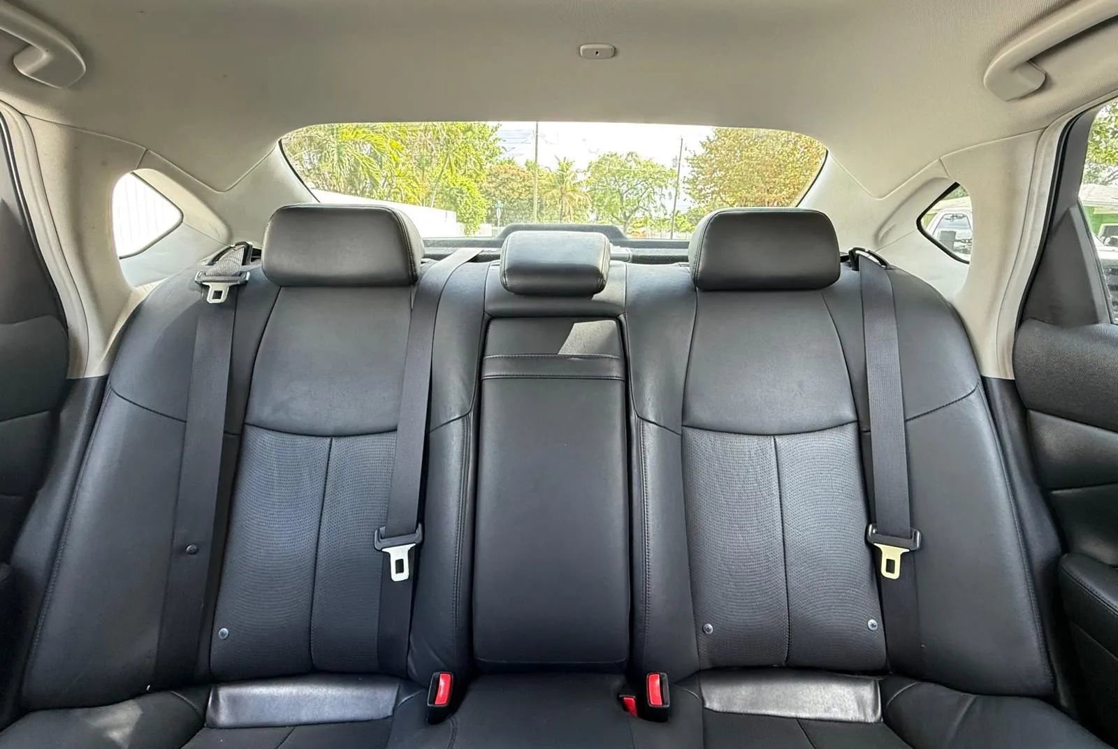 Used 2018 INFINITI Q70 Luxe image 15