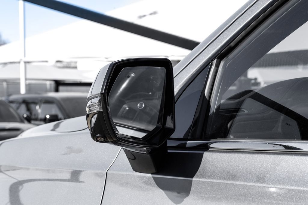 Used 2022 Chevrolet Suburban LT w/ Luxury Package image 45