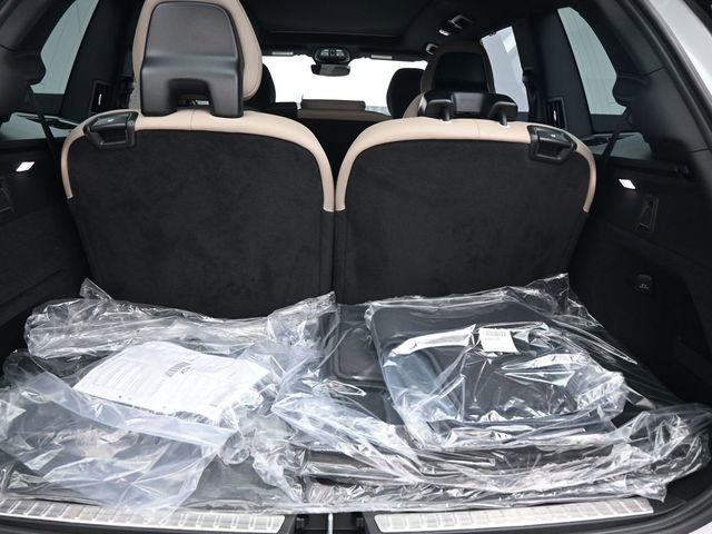 New 2026 Volvo XC90 B6 Ultra w/ Protection Package image 32
