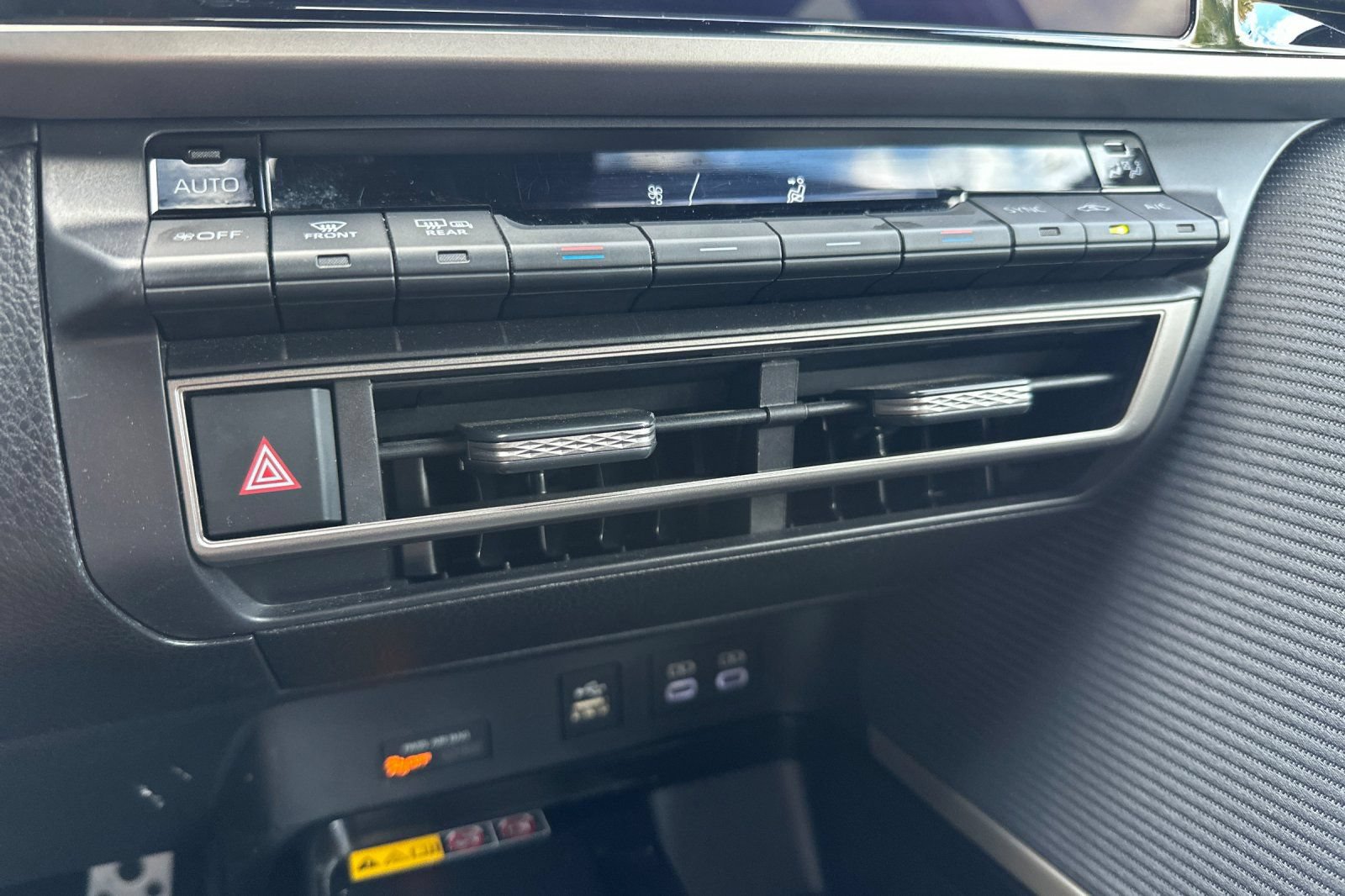Used 2025 Toyota Camry SE FWD image 27
