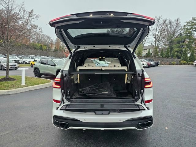 Used 2025 BMW X7 M60i image 10