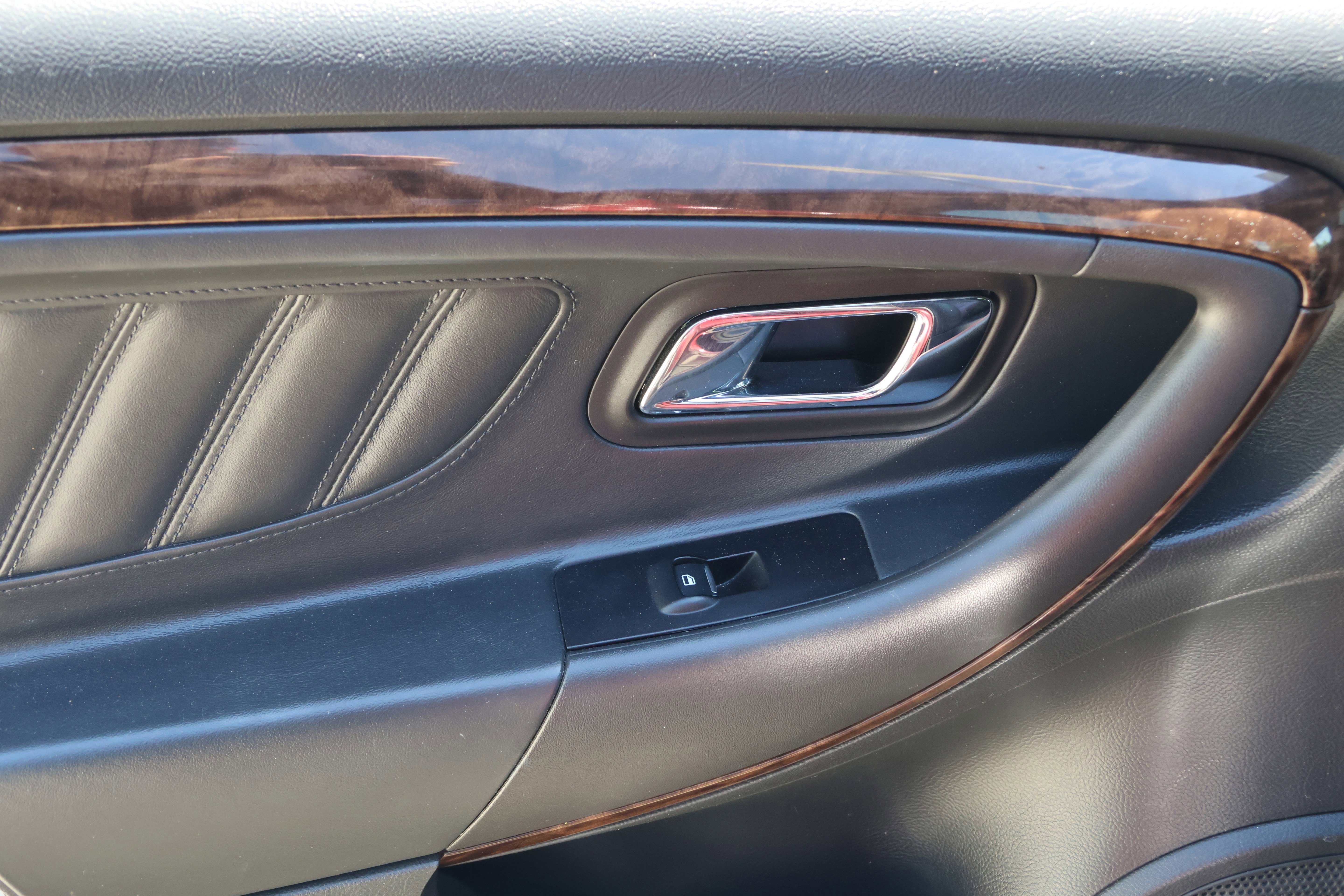 Used 2018 Ford Taurus Limited image 31