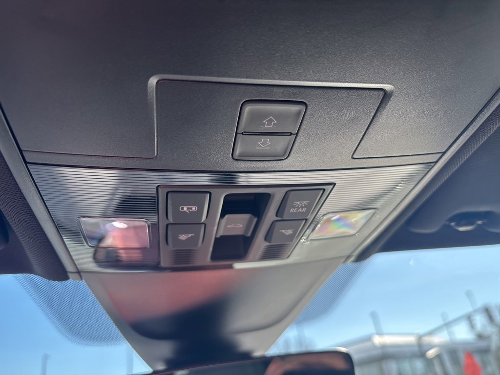 Used 2023 Volkswagen Tiguan SE R-Line image 10