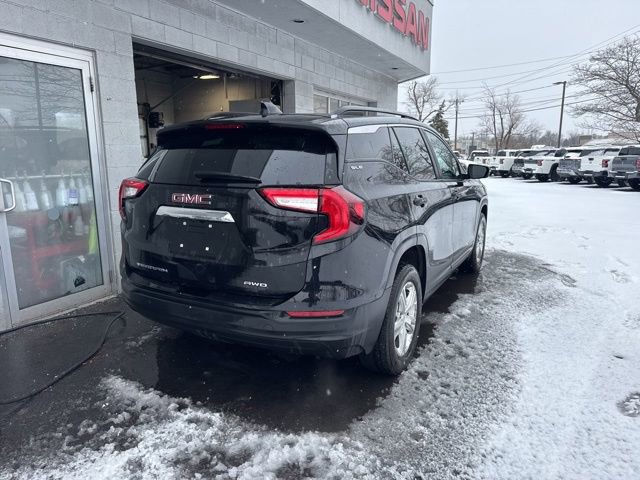 Used 2022 GMC Terrain SLE w/ Driver Convenience Package image 2