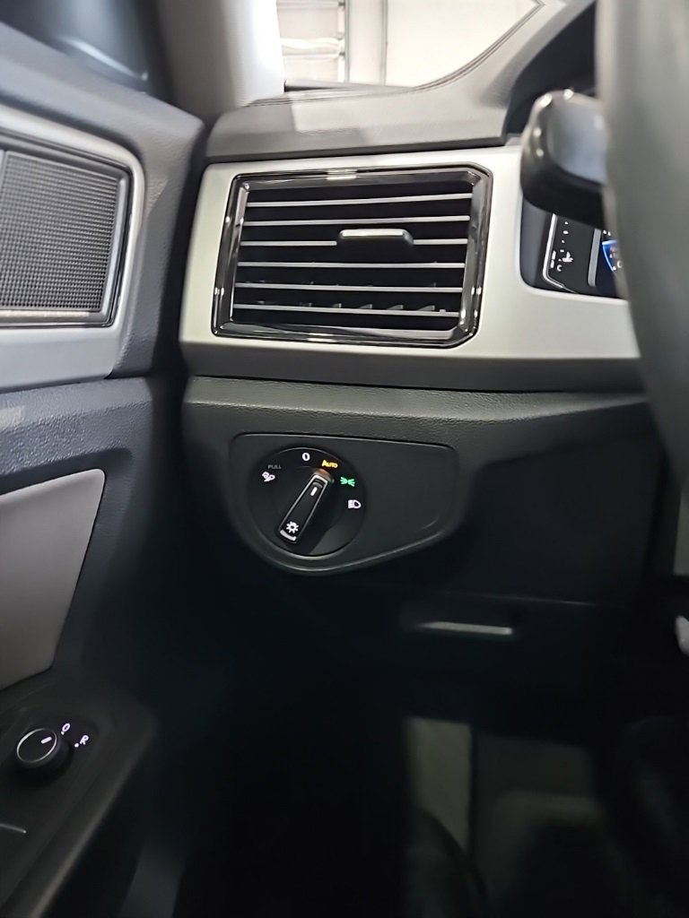 Used 2023 Volkswagen Atlas SE image 37