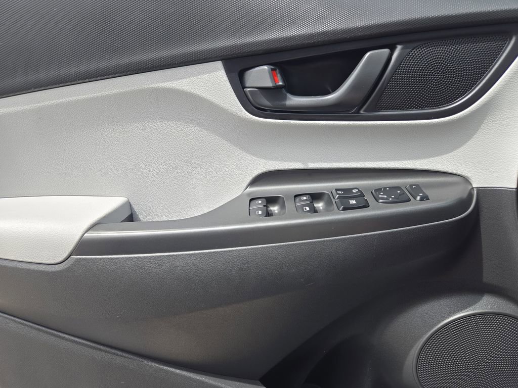 Used 2022 Hyundai Kona SE FWD image 23