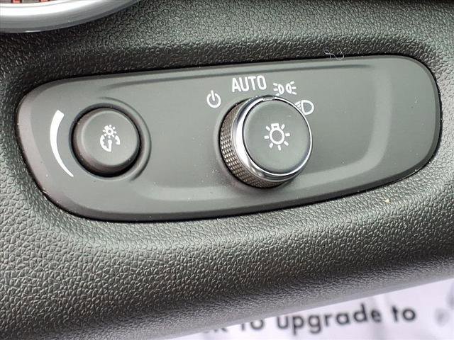 Used 2025 Chevrolet Trax RS image 15