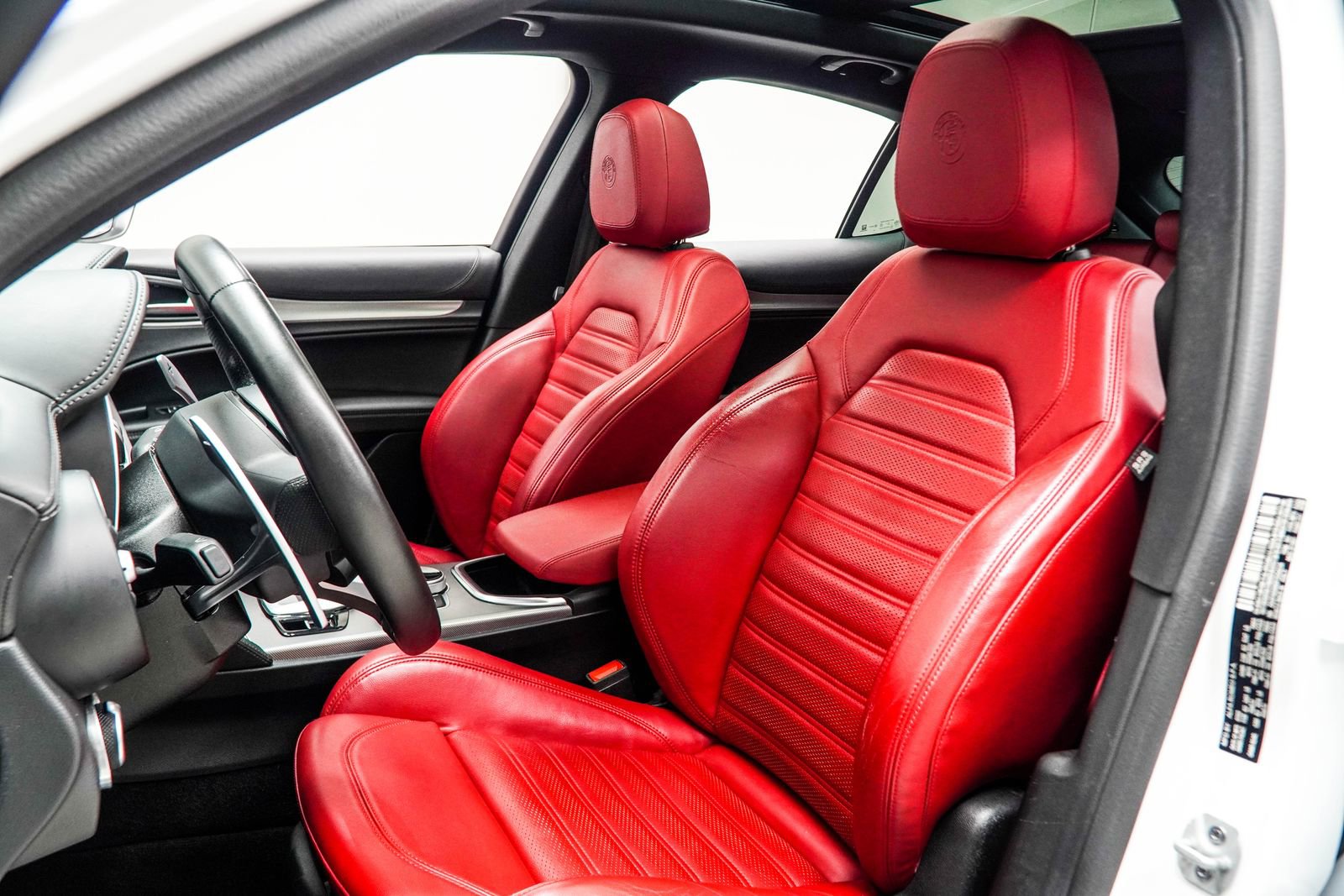 Used 2023 Alfa Romeo Stelvio Veloce AWD/4WD image 31