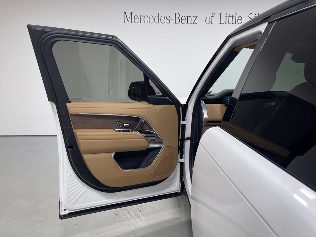 Used 2025 Land Rover Range Rover SE AWD/4WD image 17