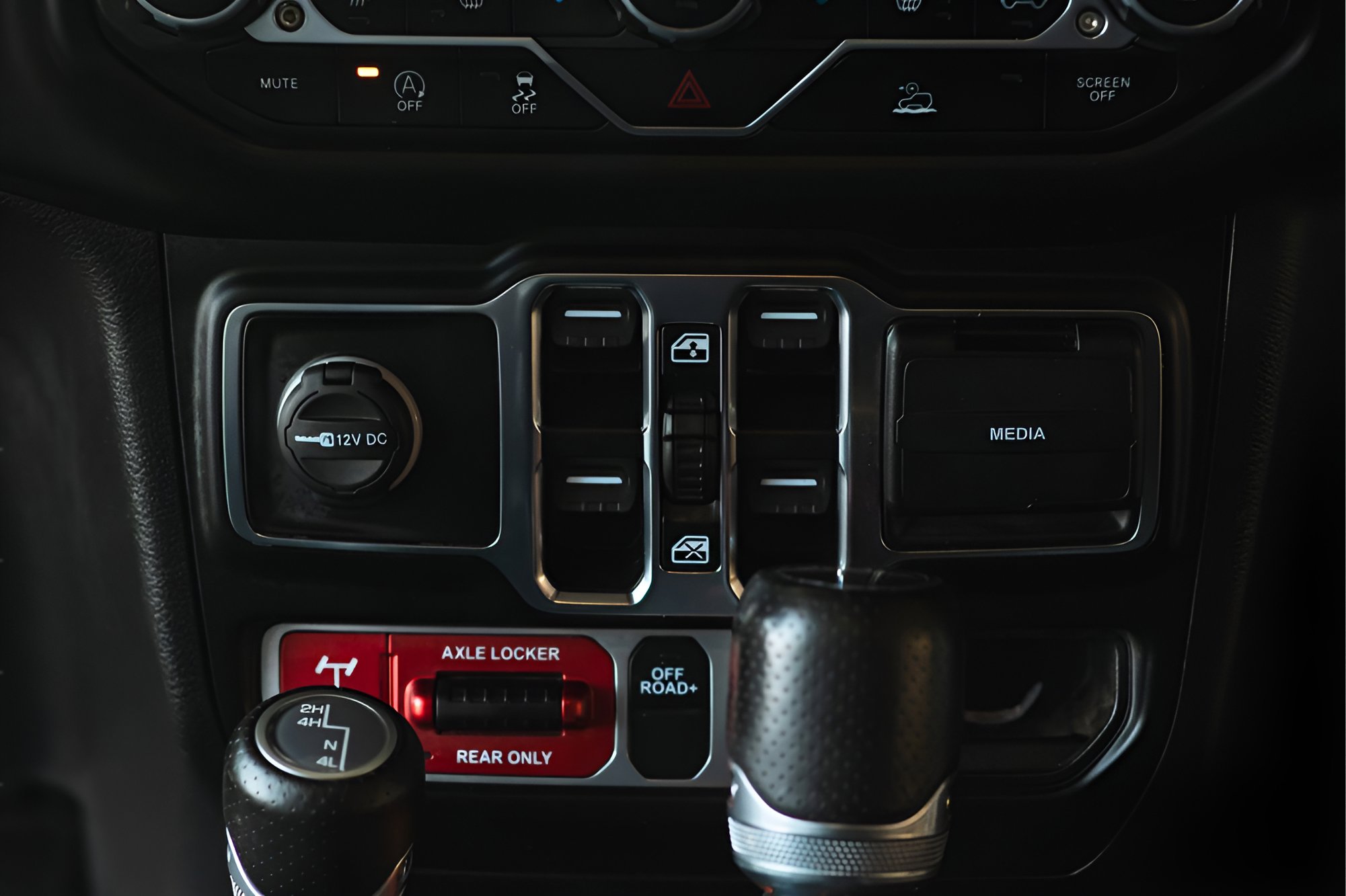 Used 2023 Jeep Gladiator Mojave w/ Cold Weather Group AWD/4WD image 43