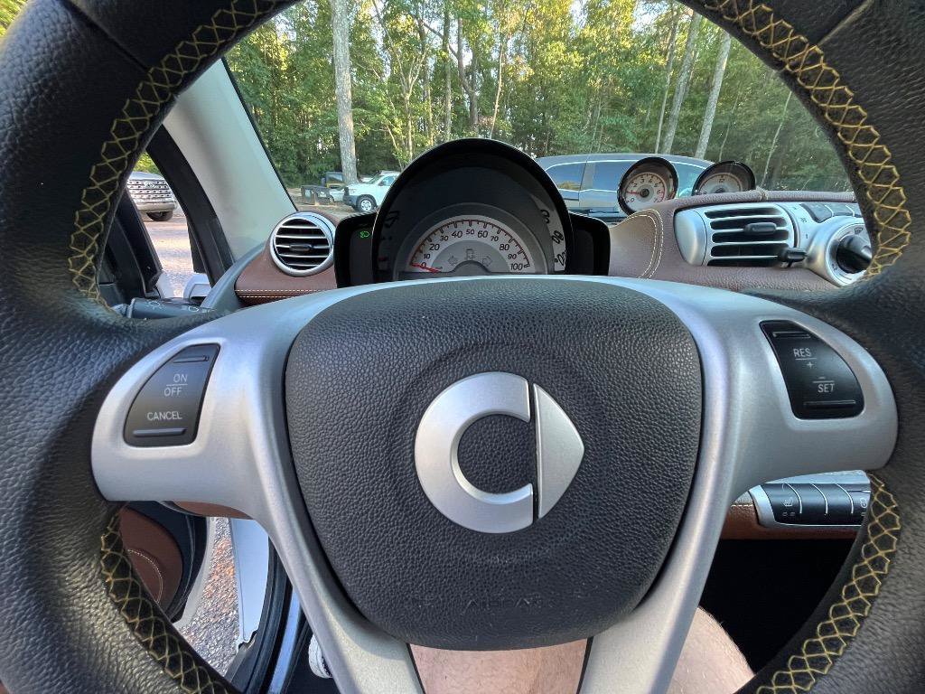 Used 2014 smart fortwo passion RWD image 15