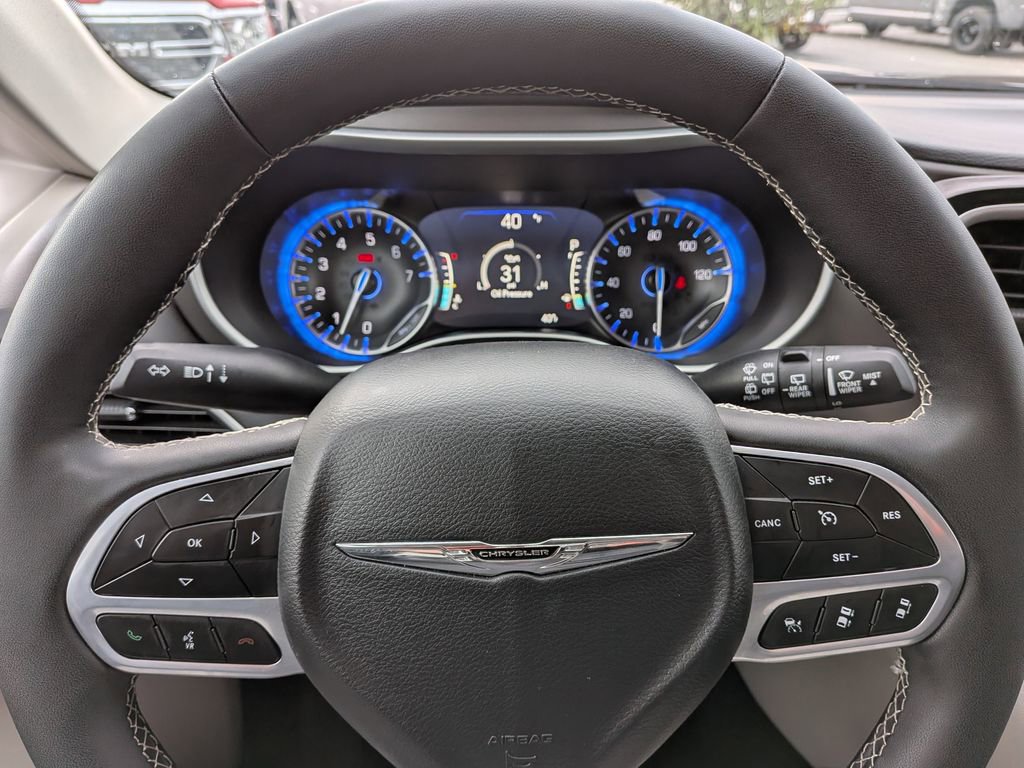 Used 2024 Chrysler Pacifica Touring-L image 34