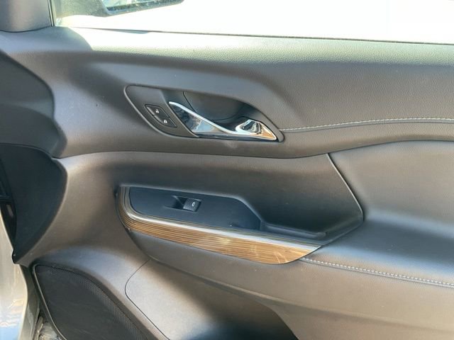 Used 2023 GMC Acadia SLE w/ Driver Convenience Package image 18