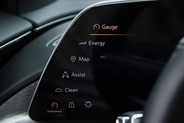 Used 2024 Cadillac Lyriq Luxury image 25