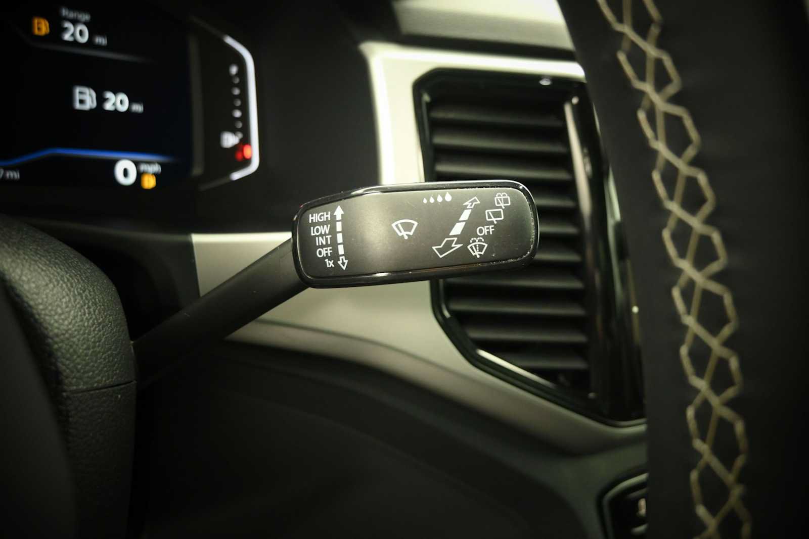 Used 2023 Volkswagen Atlas Cross Sport SE w/ Panoramic Sunroof Package AWD/4WD image 15