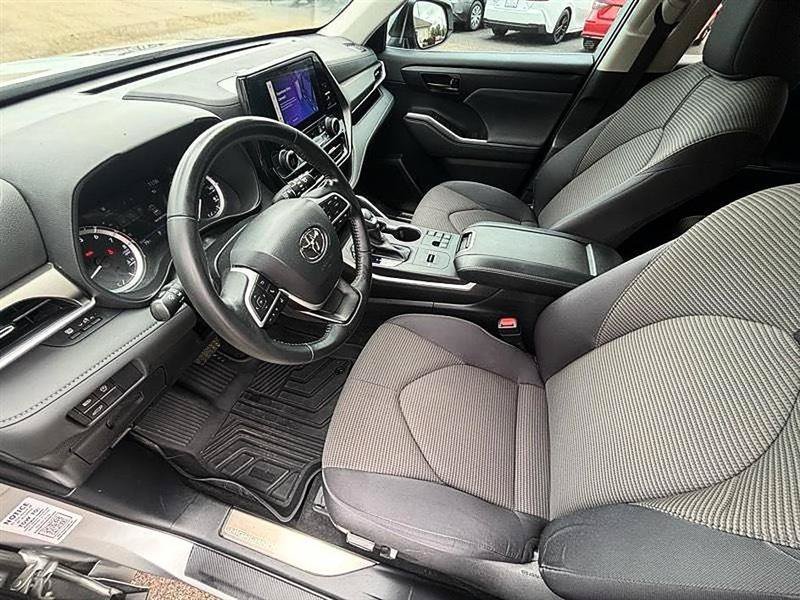 Used 2023 Toyota Highlander LE FWD image 32