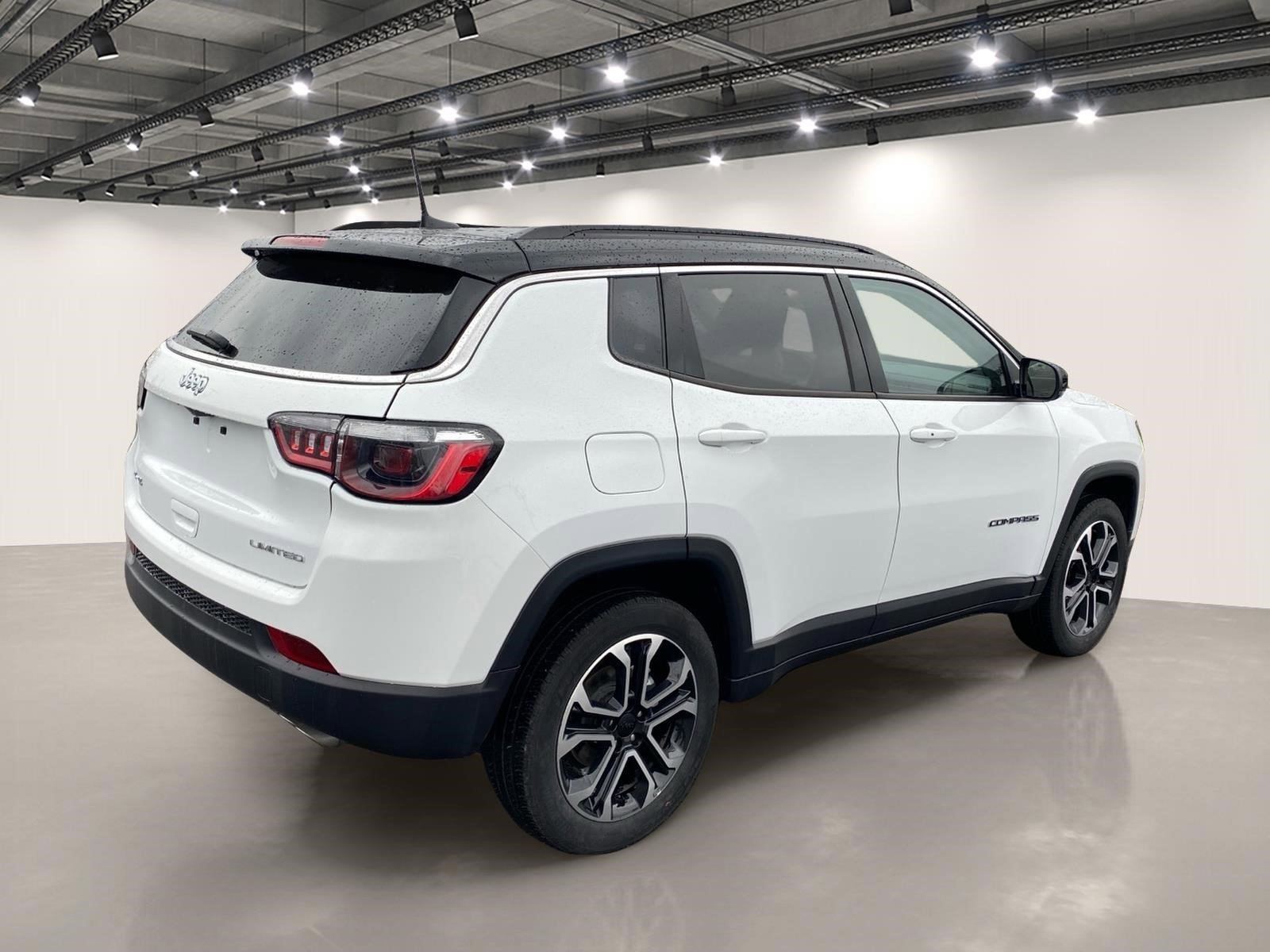 Used 2022 Jeep Compass Limited image 7