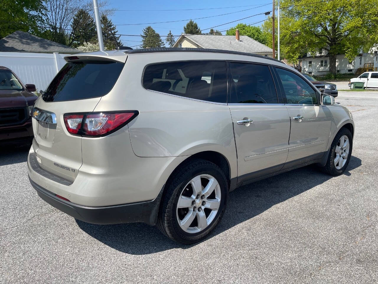 Used 2016 Chevrolet Traverse LT w/ Style and Technology Package FWD image 6