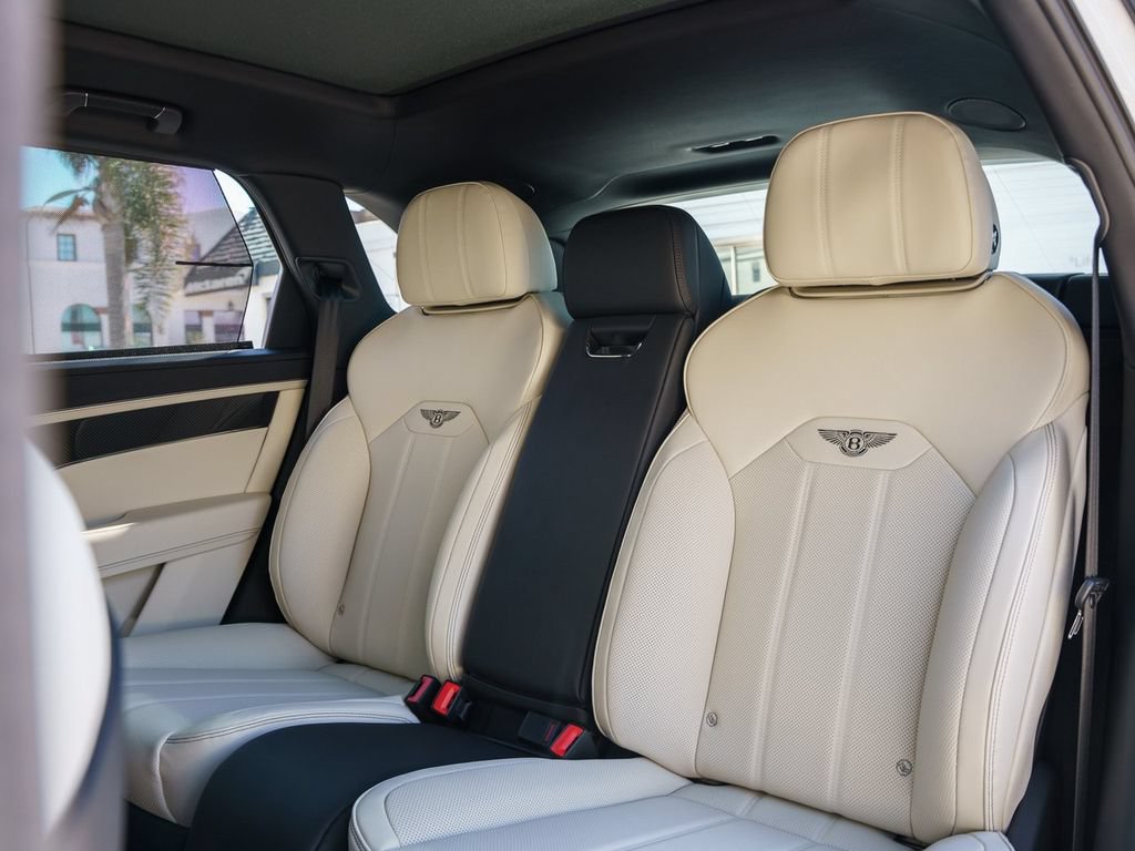 Used 2025 Bentley Bentayga Extended Wheelbase AWD/4WD image 14