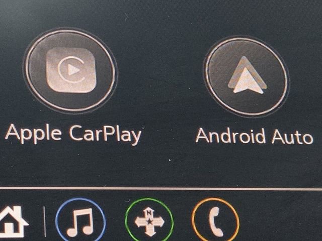 Used 2022 Chevrolet Trax LT w/ LT Convenience Package image 5