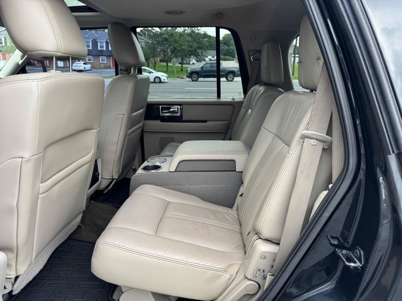Used 2015 Lincoln Navigator 4WD image 16