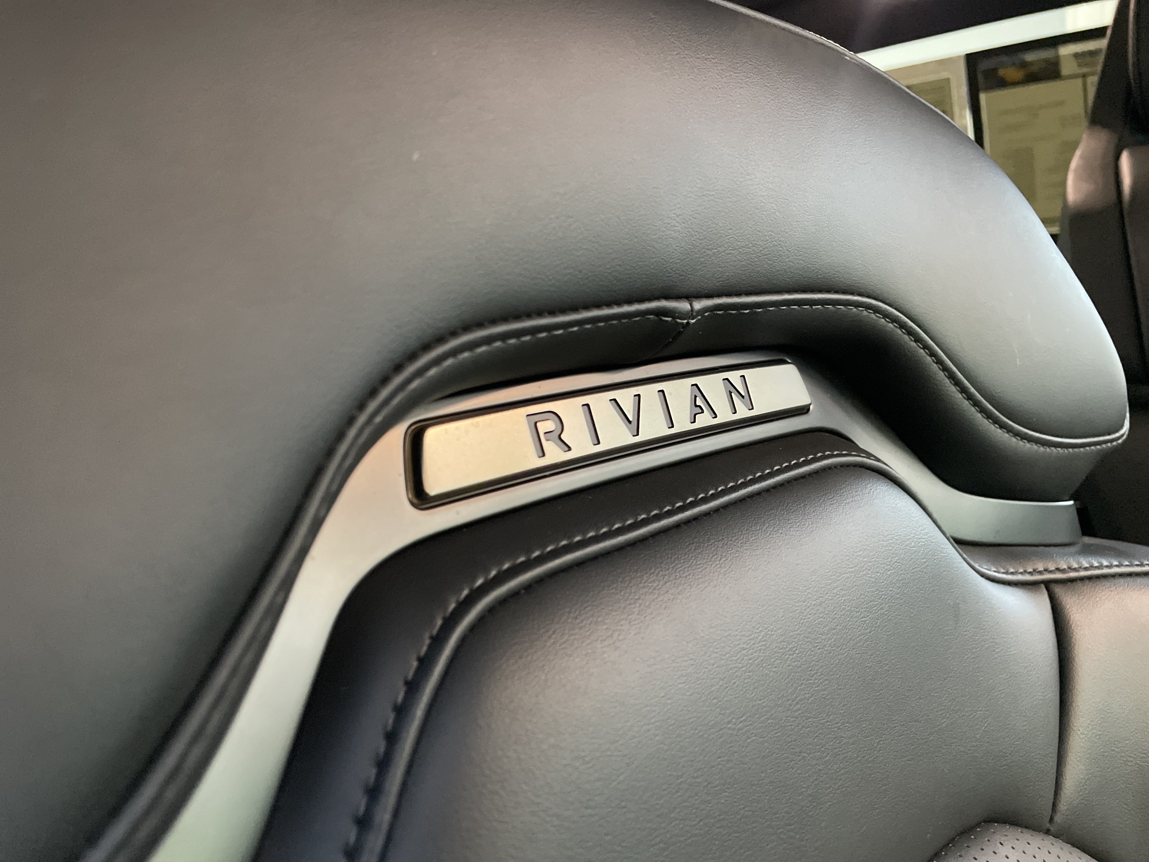 Used 2024 Rivian R1S Adventure Dual AWD/4WD image 43