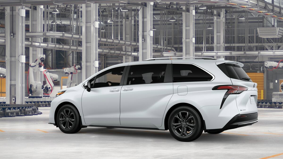 New 2026 Toyota Sienna Platinum image 5