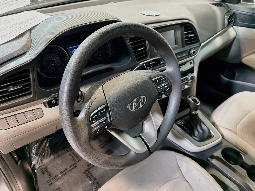 Used 2020 Hyundai Elantra SE FWD image 11