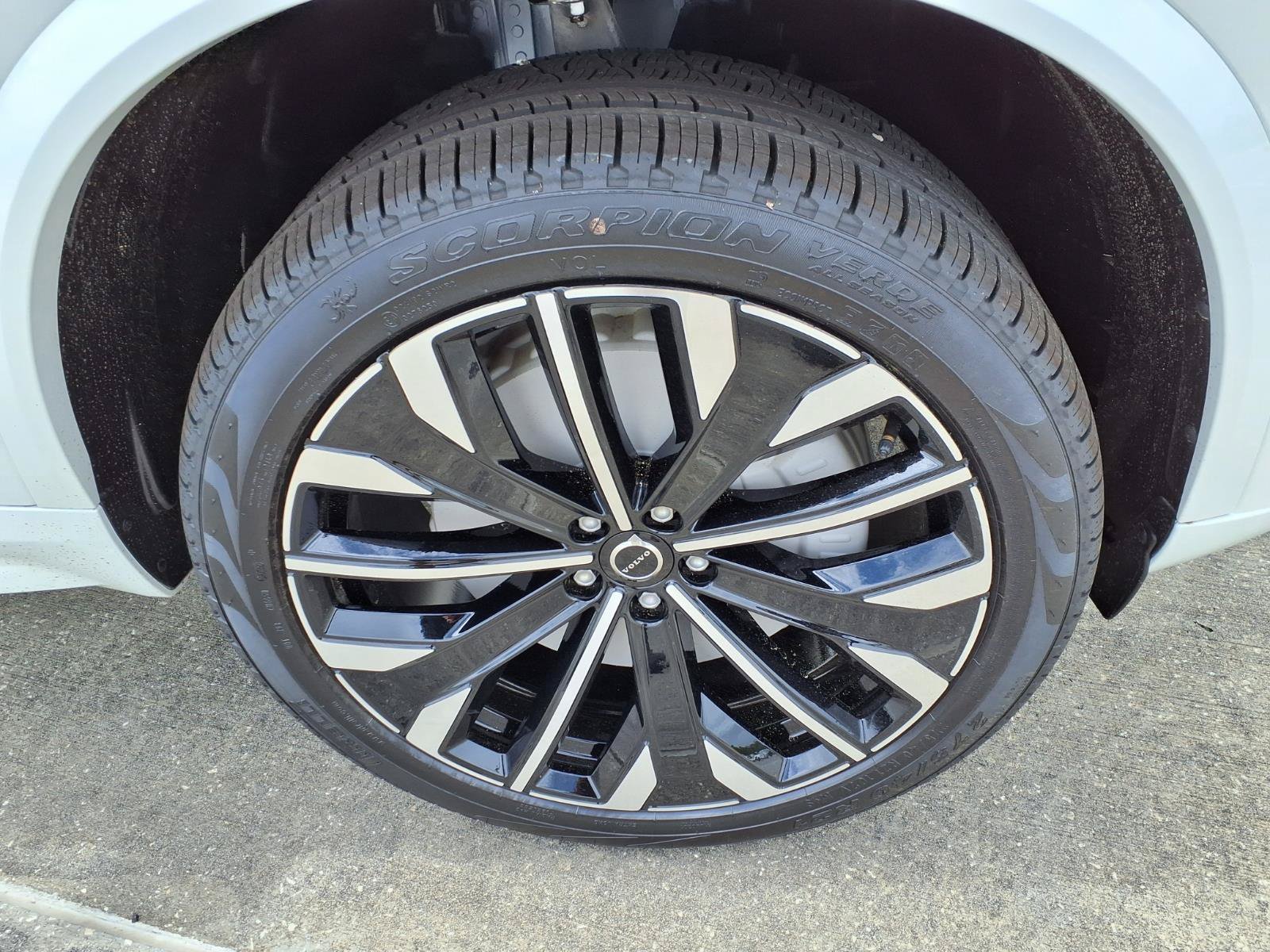 New 2026 Volvo XC90 B6 Ultra w/ Protection Package AWD/4WD image 9