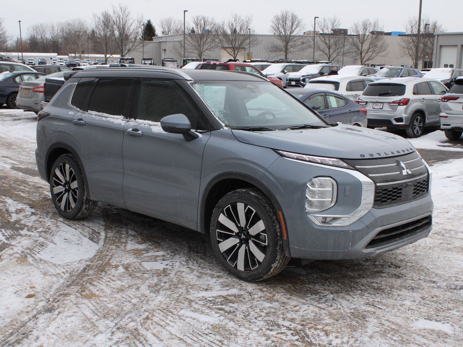 New 2026 Mitsubishi Outlander SEL image 3