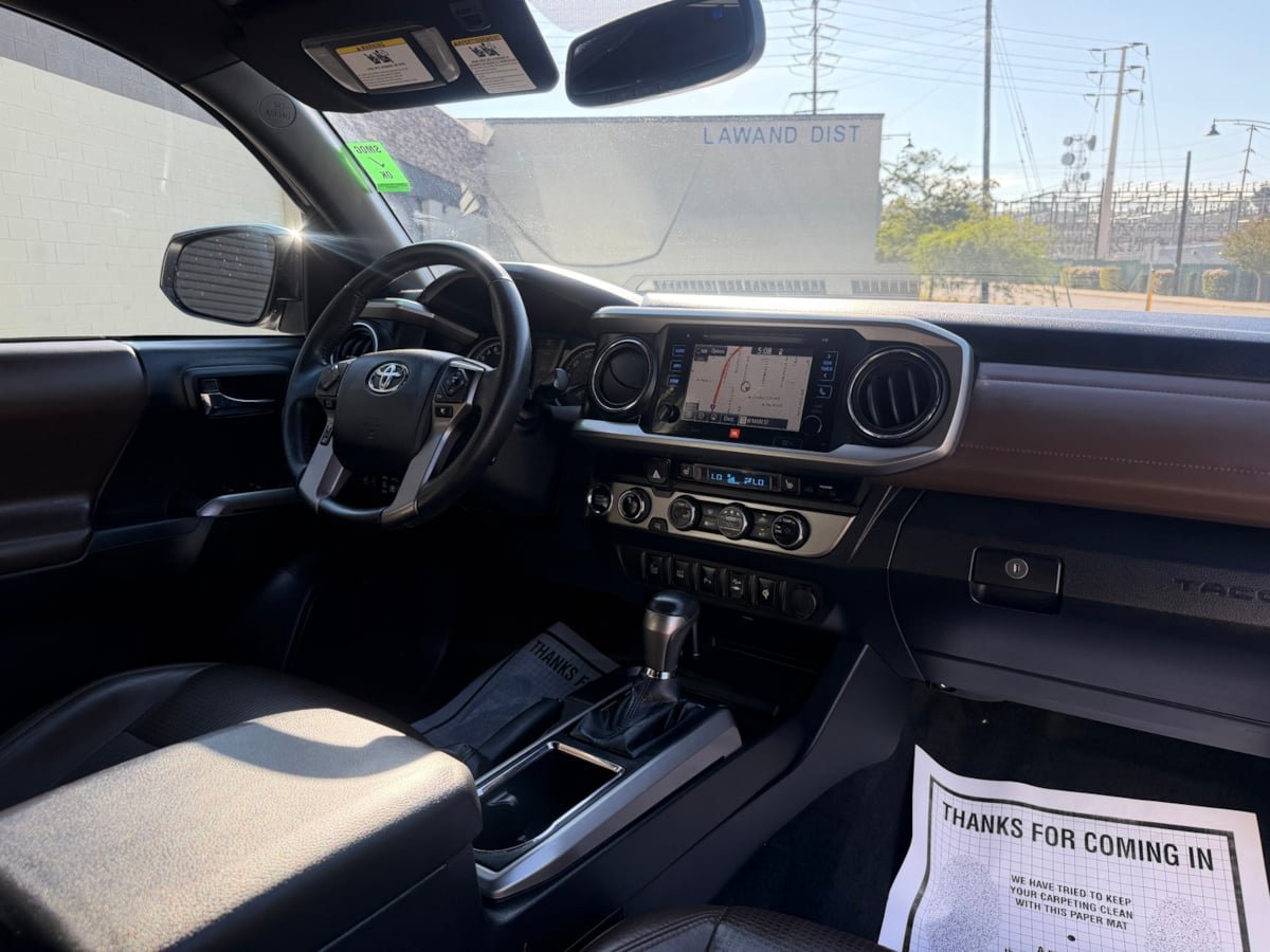 Used 2017 Toyota Tacoma Limited AWD/4WD image 24