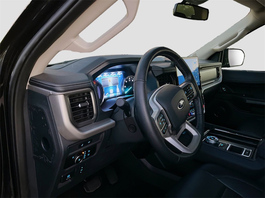 Used 2024 Ford Expedition XLT image 13
