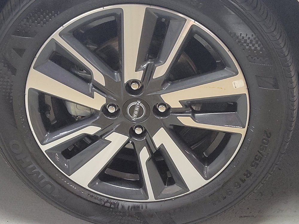 Used 2025 Nissan Versa SV FWD image 31